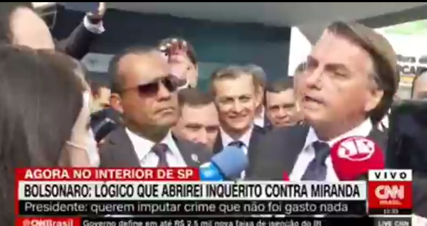 Bolsonaro volta a agredir jornalista em São Paulo: duas repórteres em menos de uma semana